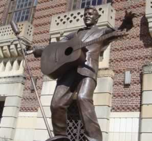 The Dowdens live just outside Shreveport, and the Shreveport Auditorium, the former home of the Louisiana Hayride where popular singers such as Hank Williams and Elvis Presley played to North Louisiana audiences