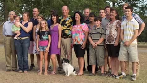Photo of the cast of "Bayou Billionaires" on CMT